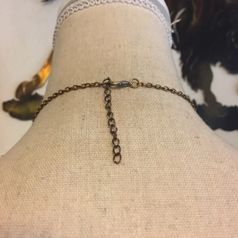 Textured gold tone disc necklace
